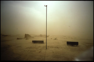 Mât chinois dans le désert tuninisien, le Chott